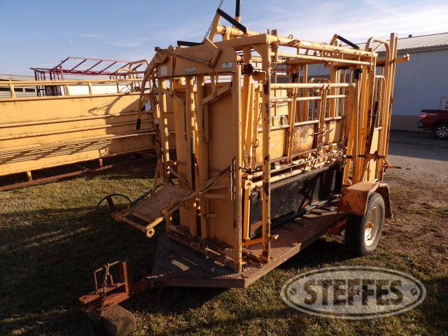 For-Most 450 Cattle Squeeze Chute